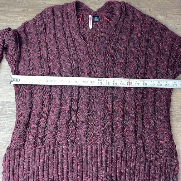 Love By Design Women’s Burgundy Wine Oversized V Neck Cableknit Sweater, size XS - Picture 6 of 9